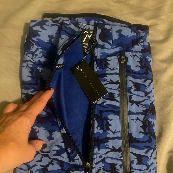🔥HOT BUY! New long sleeve active hoodie with pockets small. - Picture 7 of 9